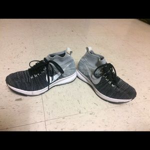 NIKE ZOOM SIZE 4/5